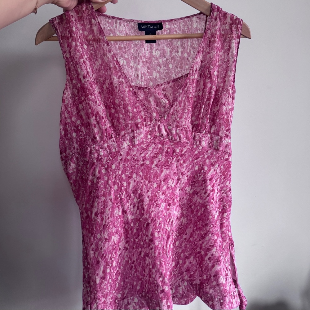 Ann Taylor Pink Floral-Print V-Neck Sleeveless Top